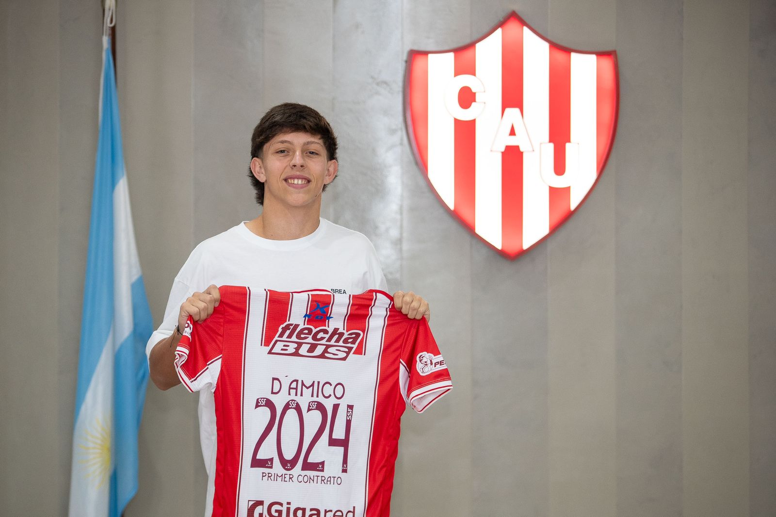 Es de Funes, tiene 19 años y firmó contrato con Unión de Santa Fe